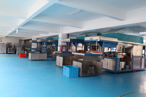 吸塑包(bao)裝生産車(chē)間