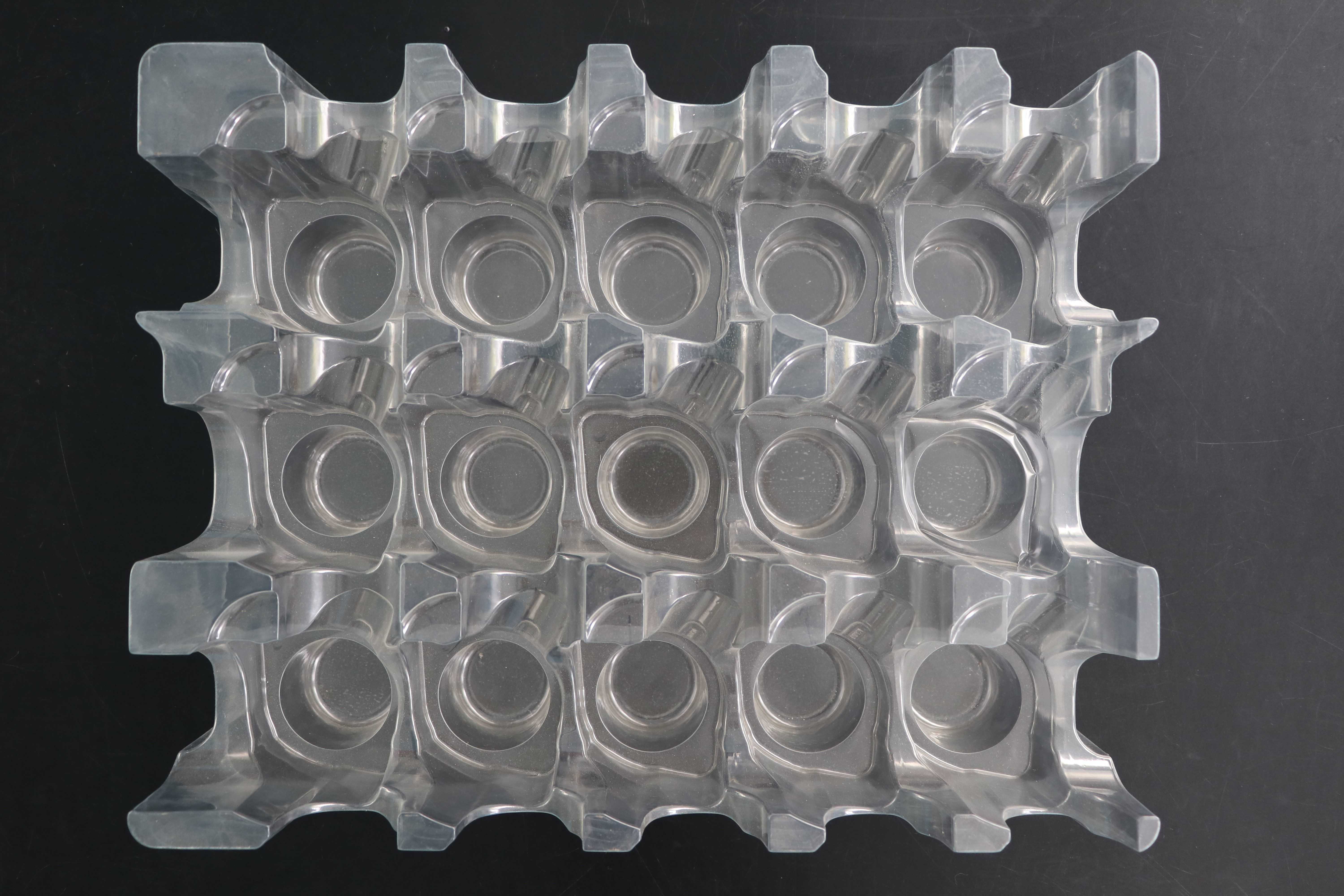 汽車零部(bù)件吸塑包(bao)裝