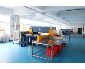 吸塑包(bao)裝生産車(che)間