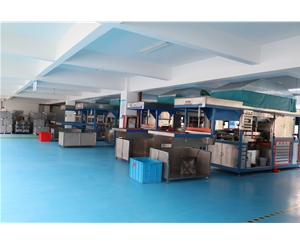 吸塑包(bāo)裝生産車(che)間