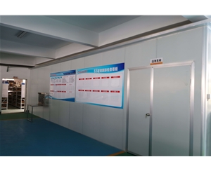 吸塑包(bao)裝生産車(che)間