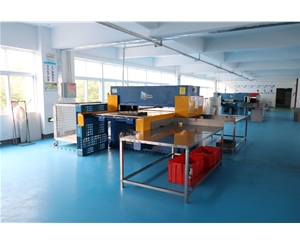 吸塑包(bāo)裝生産車(chē)間